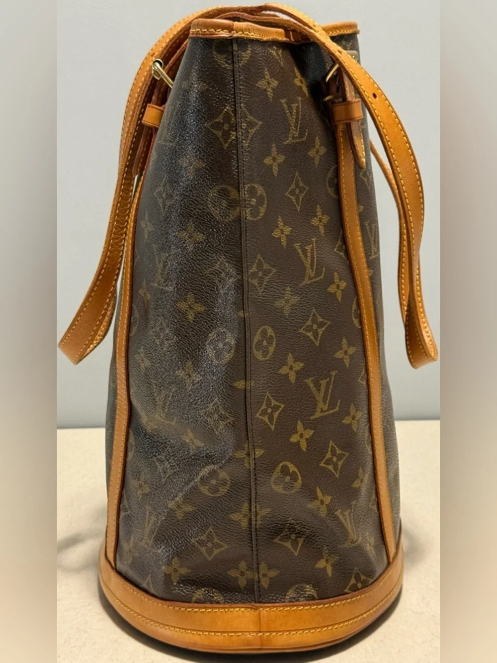 Louis Vuitton Bucket GM Monogram Shoulder Bag - Picture 3 of 16